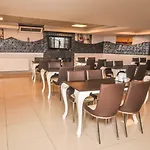 White Palace 3*