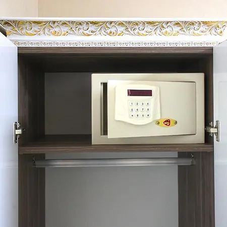 White Palace Hotel 3*