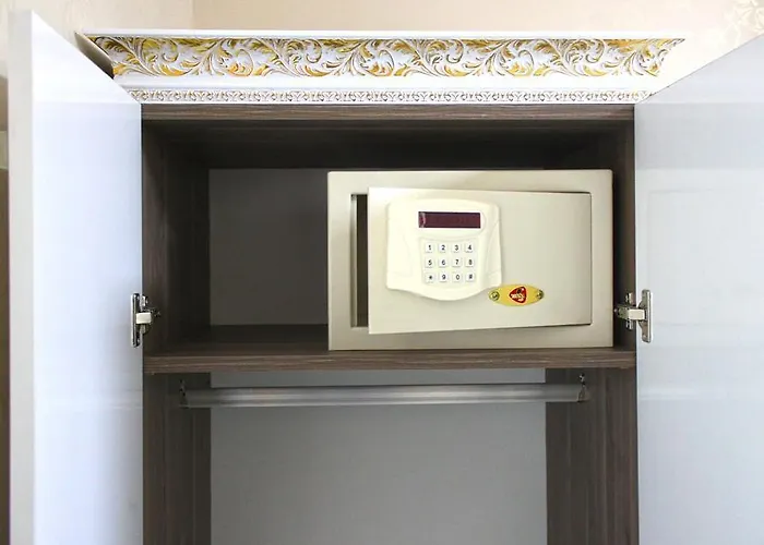 화이트 팰리스 호텔 3*