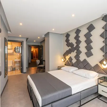 White Palace 3*