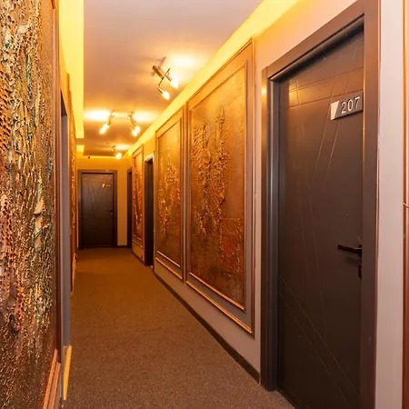 White Palace Hotel 3*